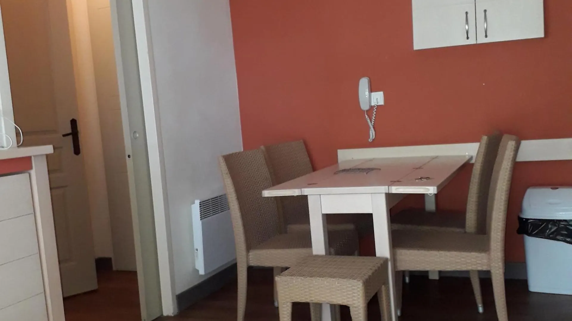 Charmant 2 Pieces Residence Avec Piscine Vue Mer Cannes France
